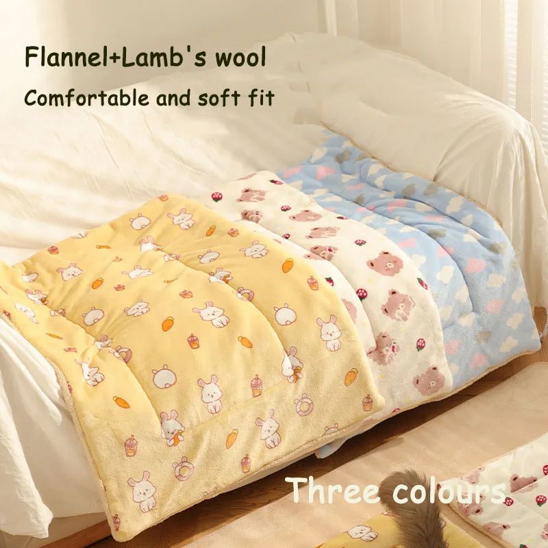 Soft & Warm Flannel Pet Blanket for Cats & Dogs