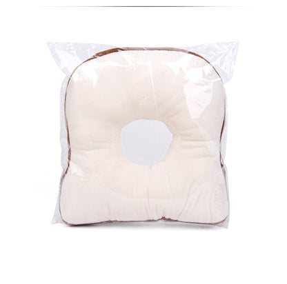 A cat's collar protects its head