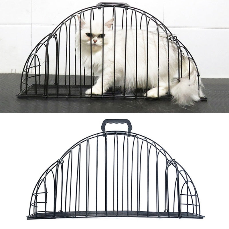 Cats Use A Bath And Transport Cage To Prevent Scratching